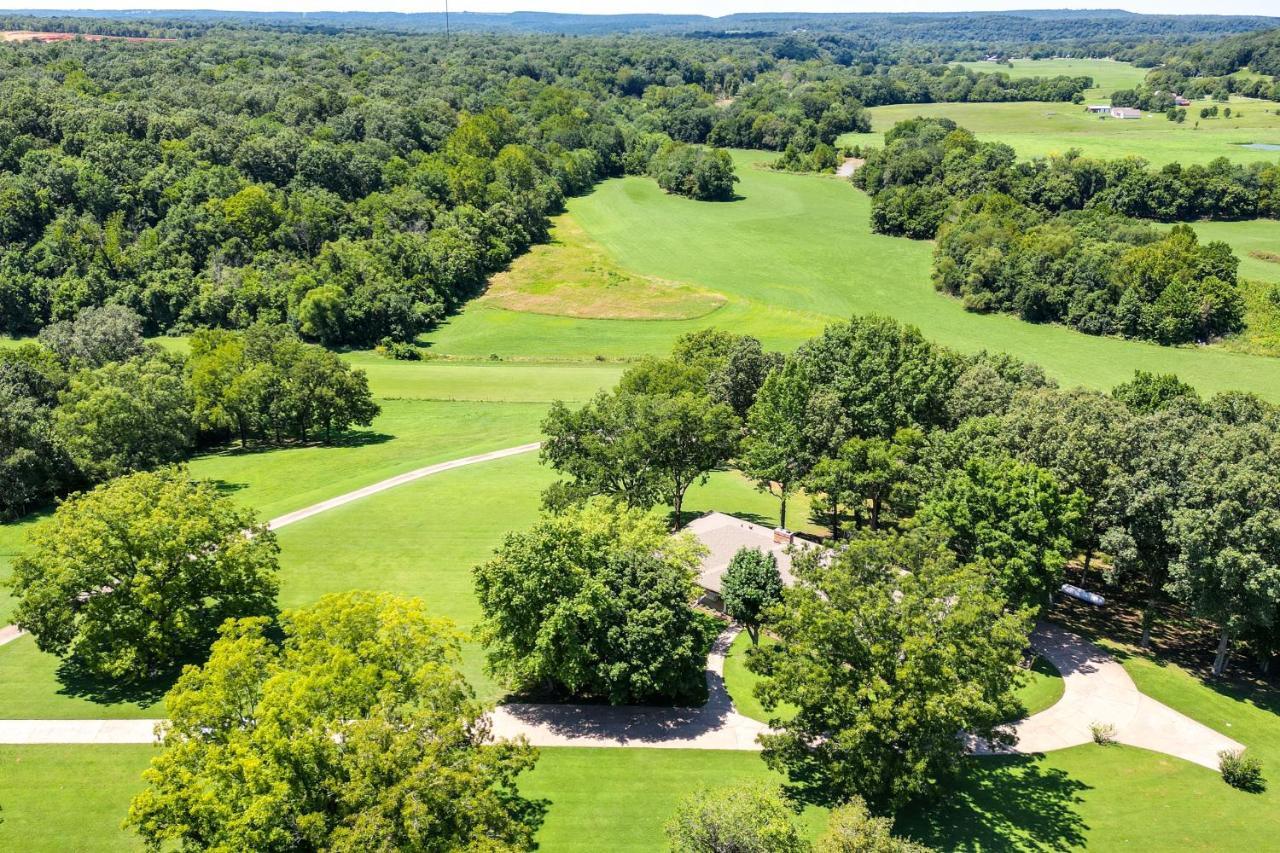 Expansive Fayetteville Retreat 11 Mi To U Of A! Bagian luar foto